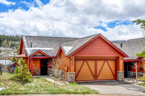 Rendezvous House | Luxury Chalet #200 With Hot Tub & Great Views - 500 Dollars Of FREE Activities & Equipment Rentals Daily