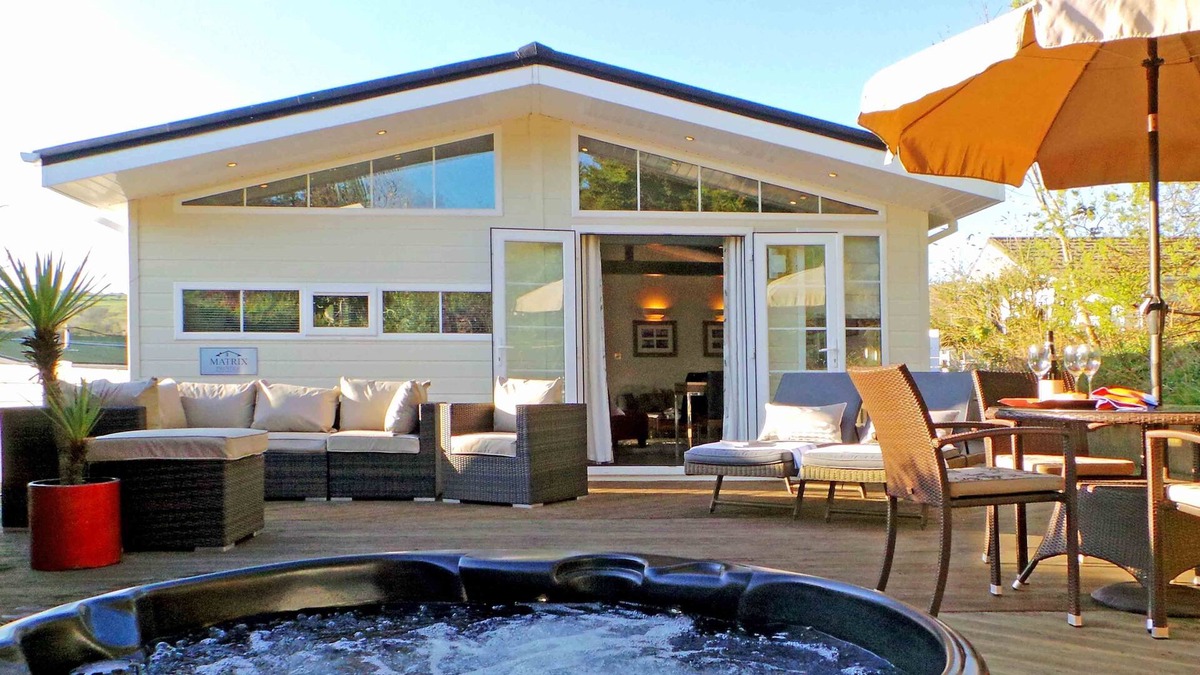 Mynytho Ski Chalet | Luxury chalet at the Warren, Abersoch