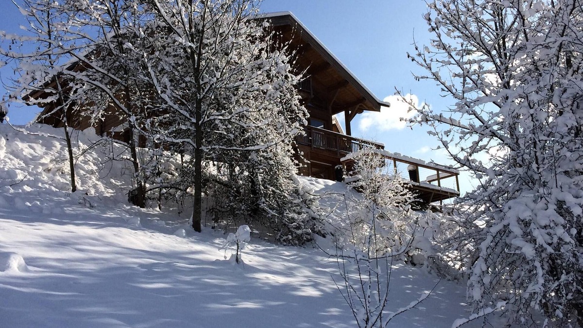 Montriond Ski Chalet | Luxury chalet, fast access to Avoriaz slopes, 7 mins walk to Morzine center