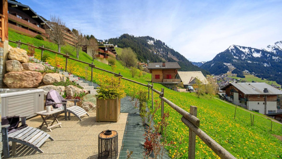 Chatel Ski Chalet | Luxury chalet for 12 people - close to slopes and centre
