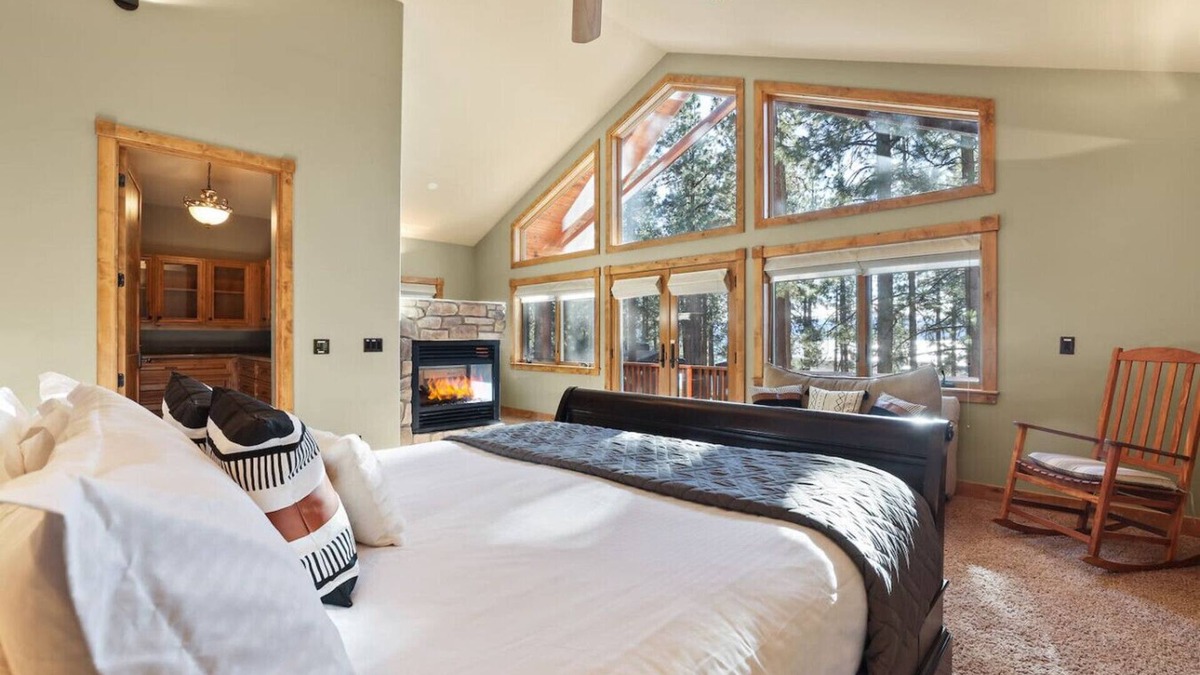Zephyr Cove Cabin | Luxury Chalet | Jacuzzi BBQ Lake View | Sleeps 10