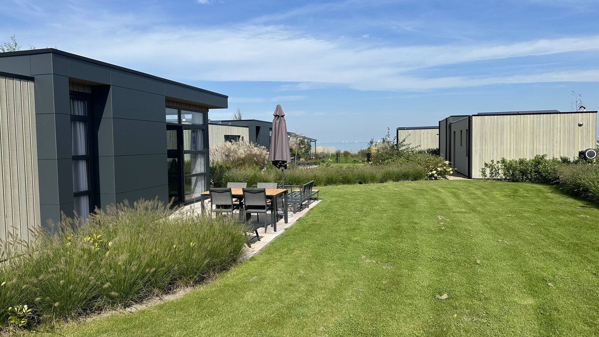 Enkhuizen House | Luxury Chalet with Exceptional Lake Views and Private Terrace in Enkhuizen