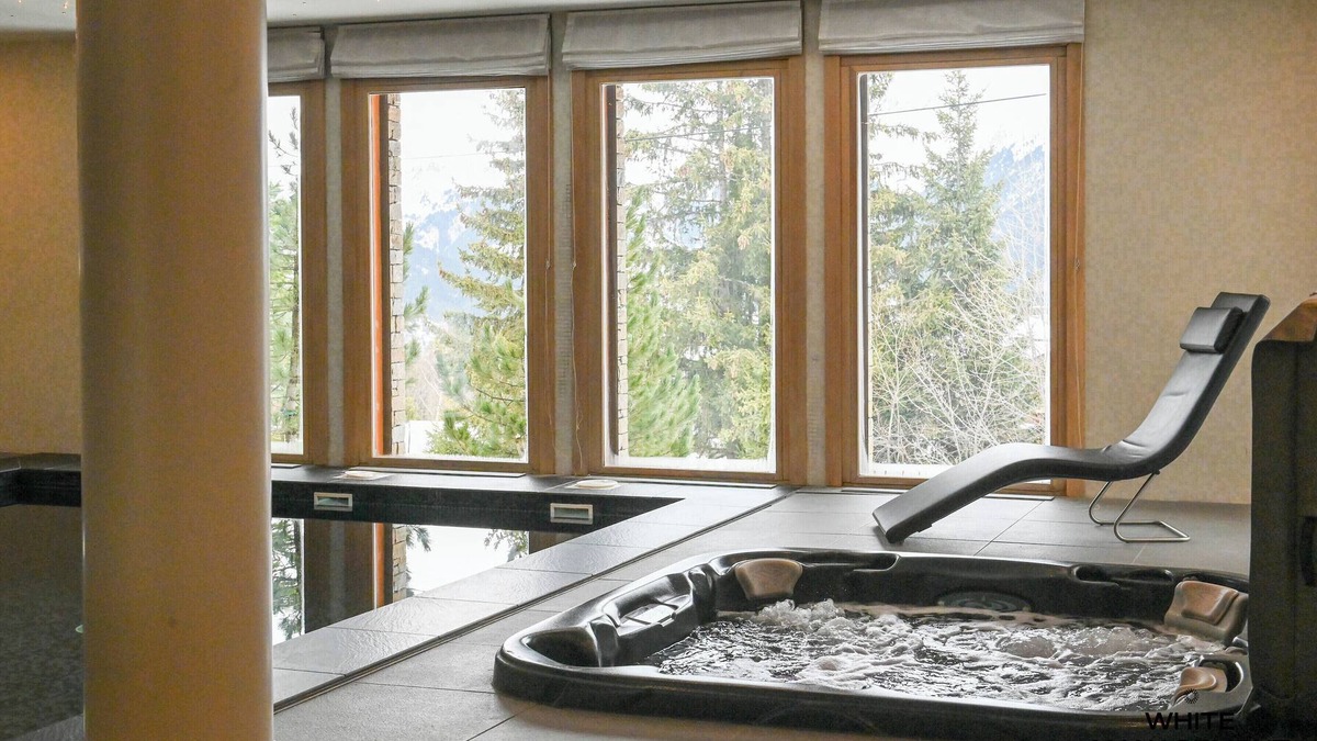Courchevel Ski Chalet | Luxury chalet with relaxation area for 10 people