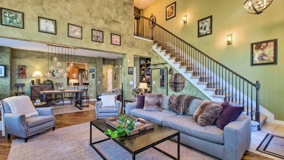 Cherry Creek Condo | Luxury Cherry Creek Retreat w/2 Patios in Affluent Neighborhood