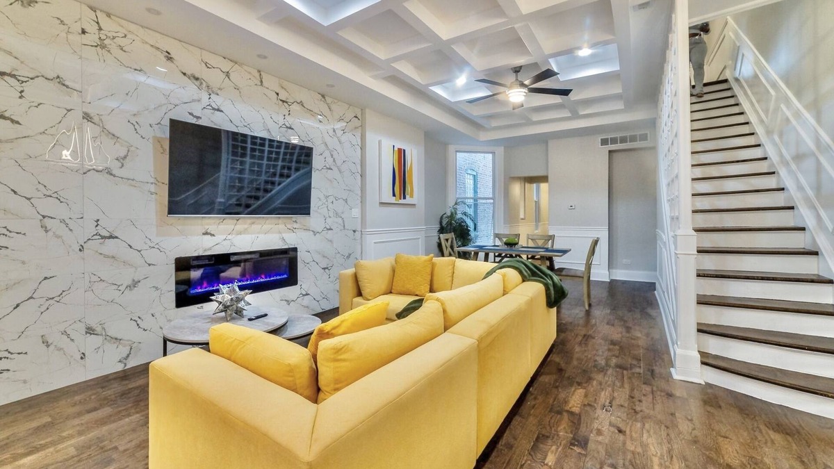 Grand Boulevard House | Luxury Chicago TH is a 10-minute drive to DWTN, perfect for city access RSV Now