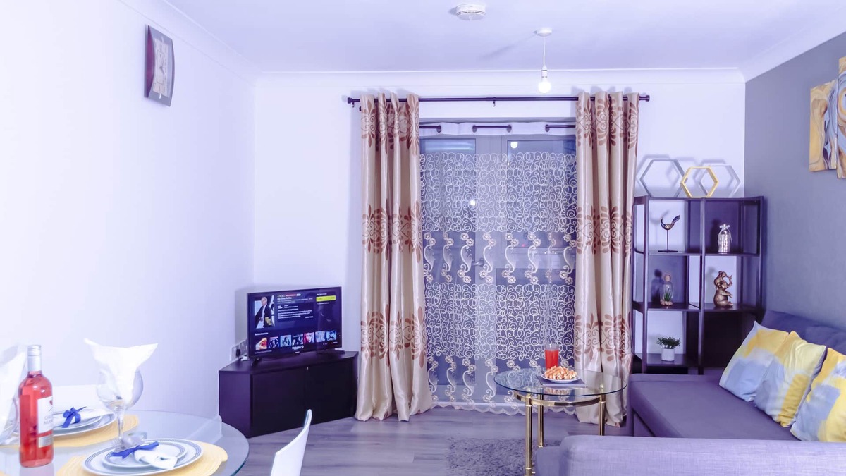 Coventry Apartment | Luxury City Apartment with Free Netflix & WiFi