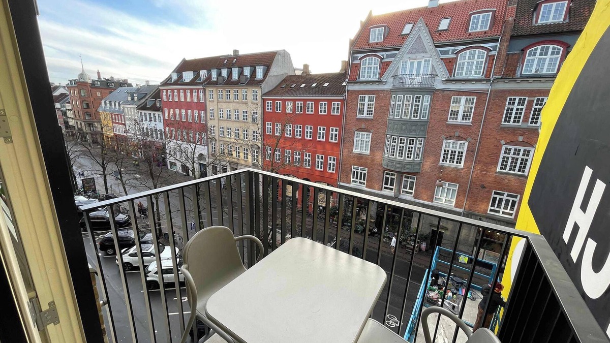 Copenhagen City Centre Apartment | Luxury City Stay Cozy Apartment with Sunny Balcony