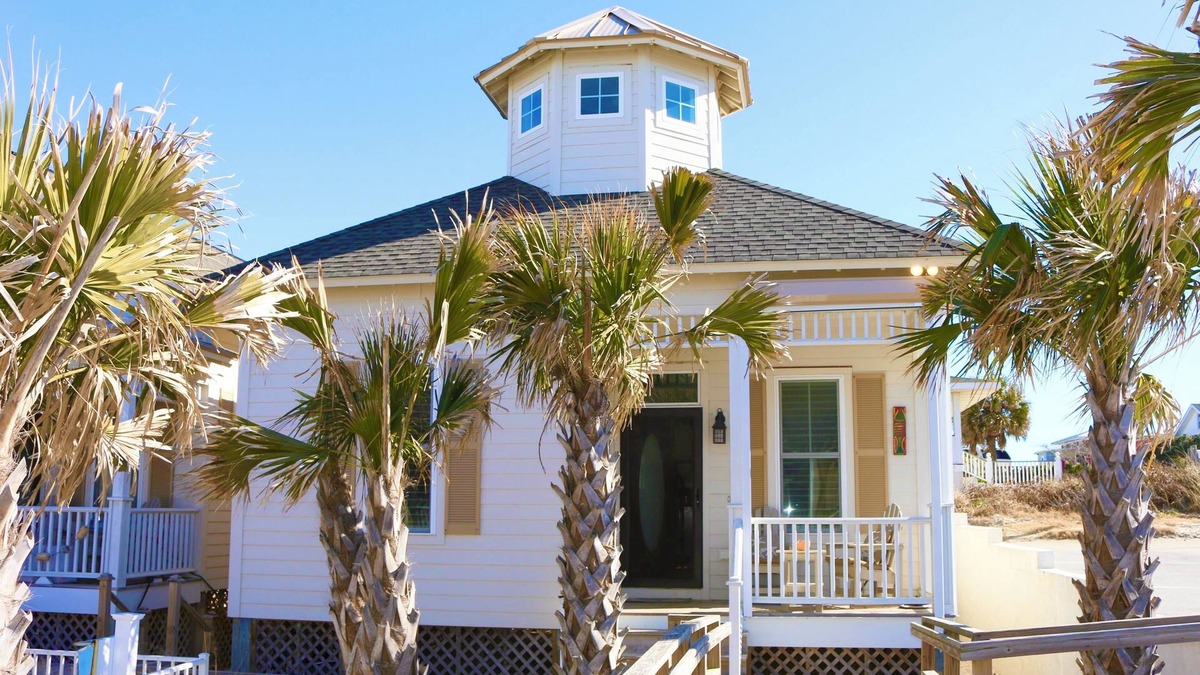 Atlantic Beach House | Luxury Clean House Sleeps 7, Steps from Ocean, Atlantic Beach, Pool, Restaurants
