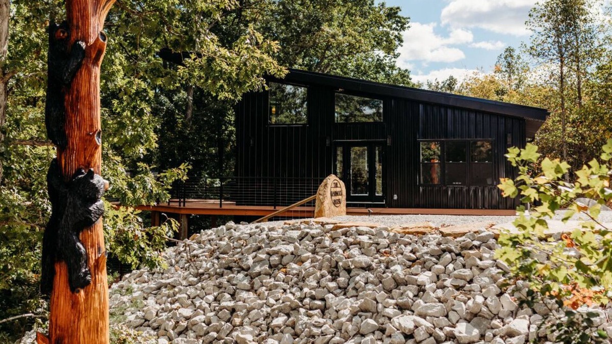 Wellington Cabin | Luxury Cliffside Hammock House
