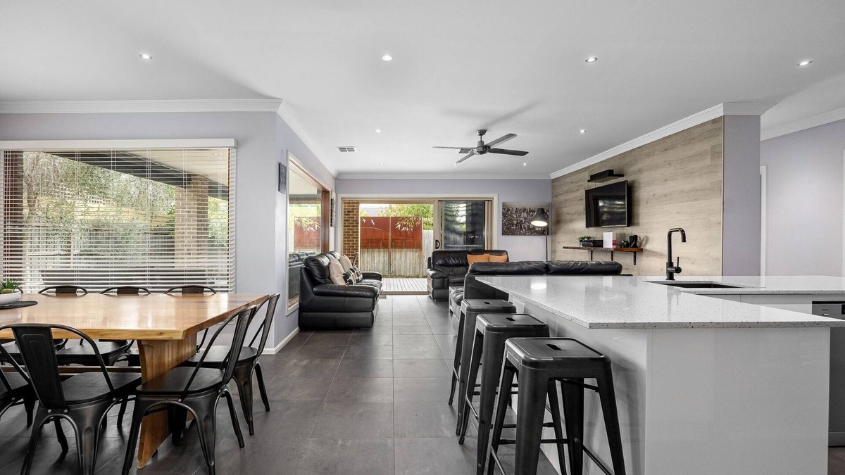 Tootgarook House | Luxury Coastal Escape - Spacious Group Accommodation