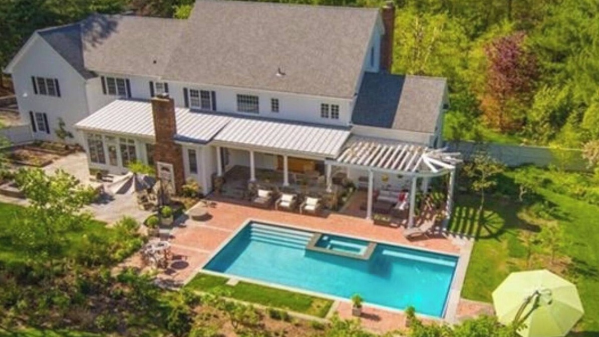 Westport House | Luxury Coastal Estate, 7min to NYC train & beach. Heated pool & amazing gardens