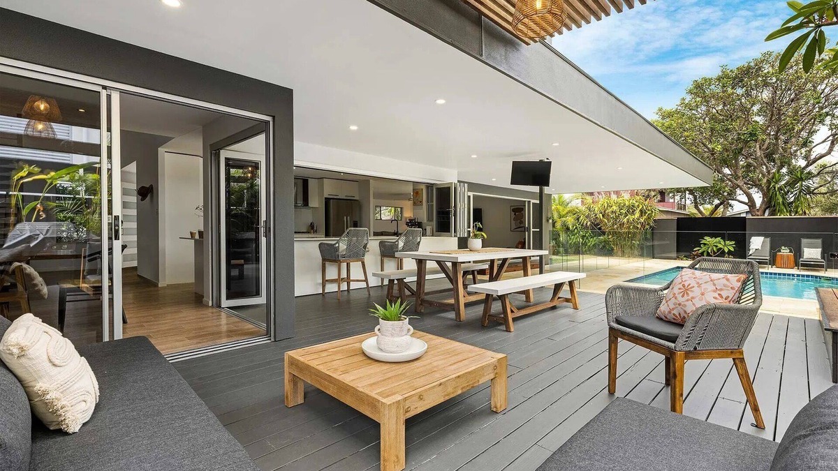 Casuarina Apartment | Luxury coastal retreat only 250m from the beach!