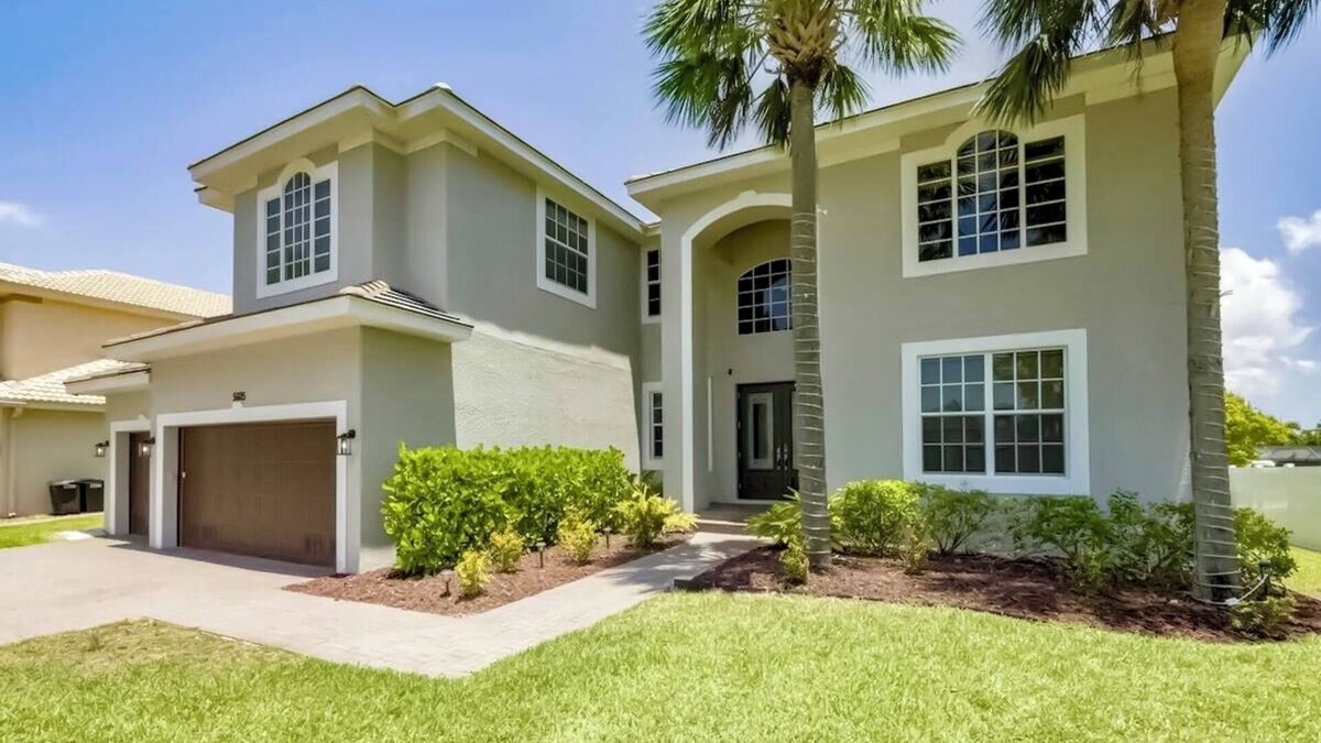 Yacht Club Villa | Luxury, Comfort & Waterfront Bliss – Welcome to Villa Del Rio