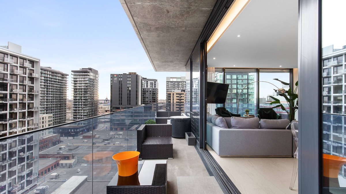 Griffintown Condo | Luxury condo all furnished in the heart of Montreal