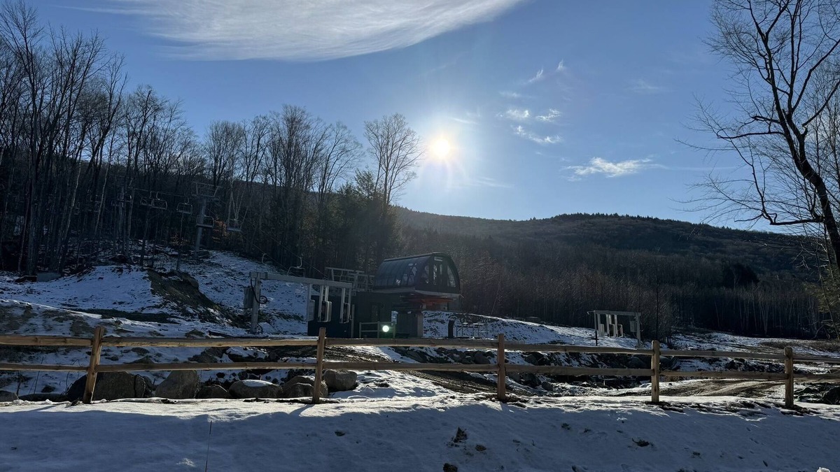 Lincoln Condo | Luxury Condo Loon Mtn Steps Away to Ski Lifts Backs up to Pemi River in Lincoln