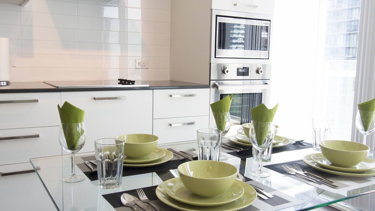 Toronto Entertainment District Condo | Luxury Condo Near CN Tower, Rogers Center, Ripley's Aquarium