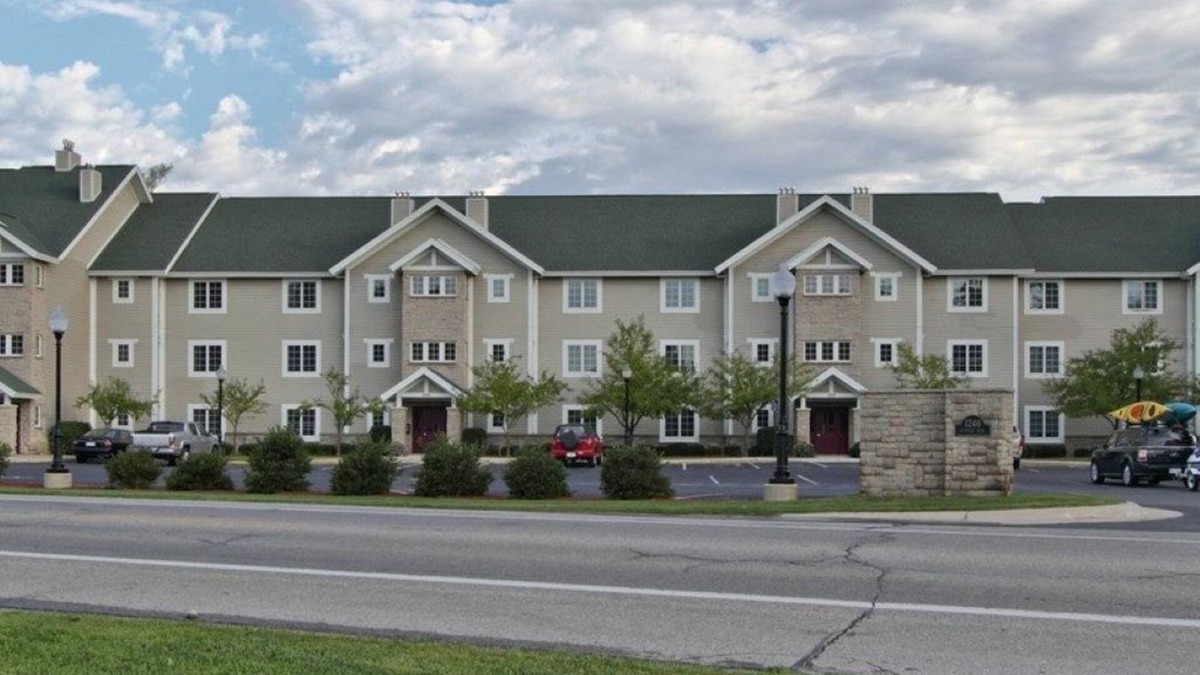Cadillac Condo | Luxury condo on all-sports Lake Cadillac, Michigan