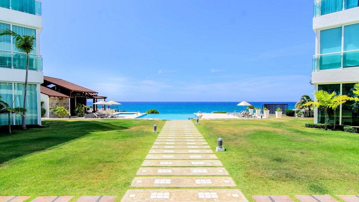 Los Brazos Apartment | Luxury condo on private sandy beach