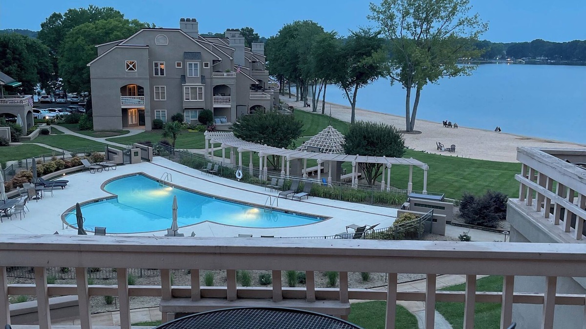 Mount Mourne Condo | Luxury Condo Overlooking the Lake & Beach