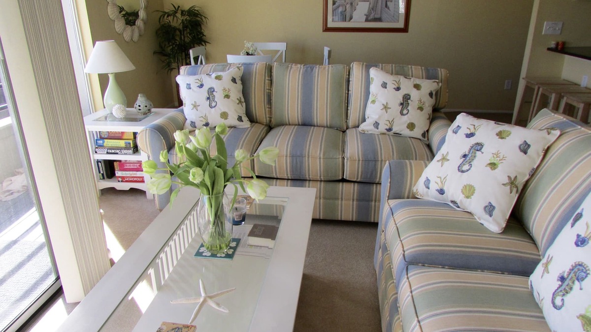 Northeast Virginia Beach Condo | Luxury Condo, Prime location 1.5 Blocks From Ocean, Pool and Off street parking