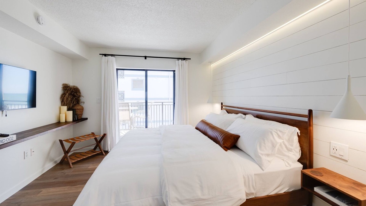 St. Pete Beach Condo | Luxury Condo "The Beach Is Your Backyard"