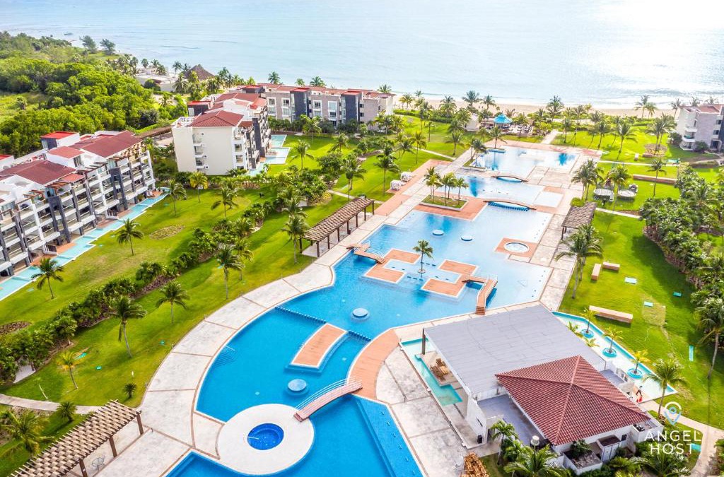 Puerto Juarez Apartment | Luxury Condos at Mareazul Beachfront Complex with Resort-Style Amenities
