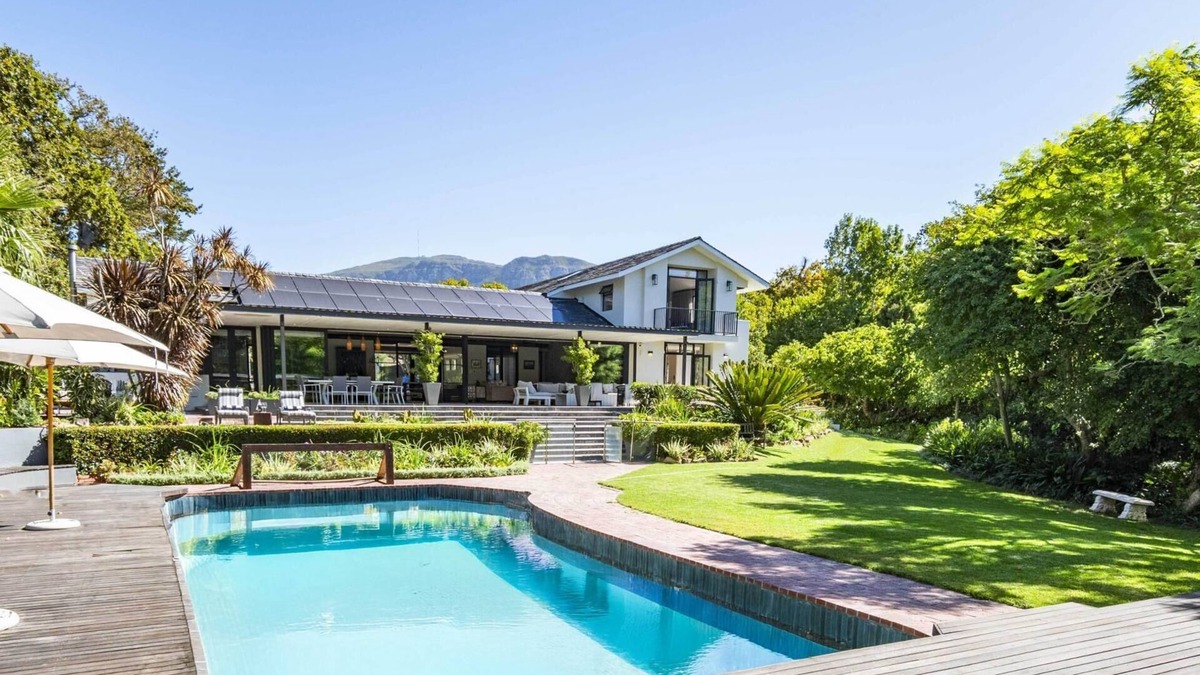 Constantia Apartment | Luxury Constantia Villa Pool & Wine Retreat