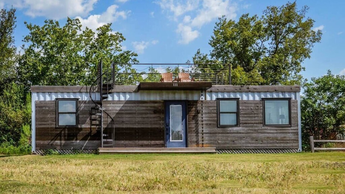 Waco House | Luxury Container Home | Pickleball | Rooftop Patio