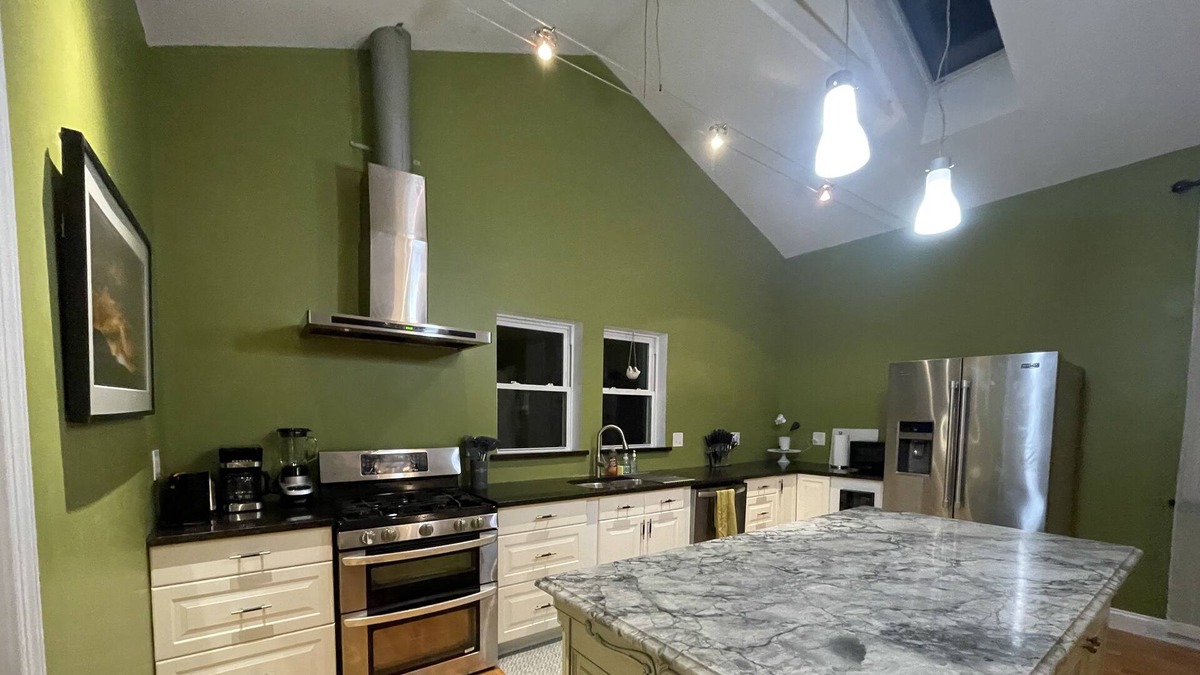 Troy Apartment | Luxury Contemporary 1800 sqft 3 Bedroom 1.5 bath in historic Troy NY