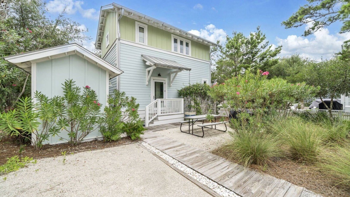 Sunnyside House | Luxury Cottage in Carillon Beach. A min walk to the beach!