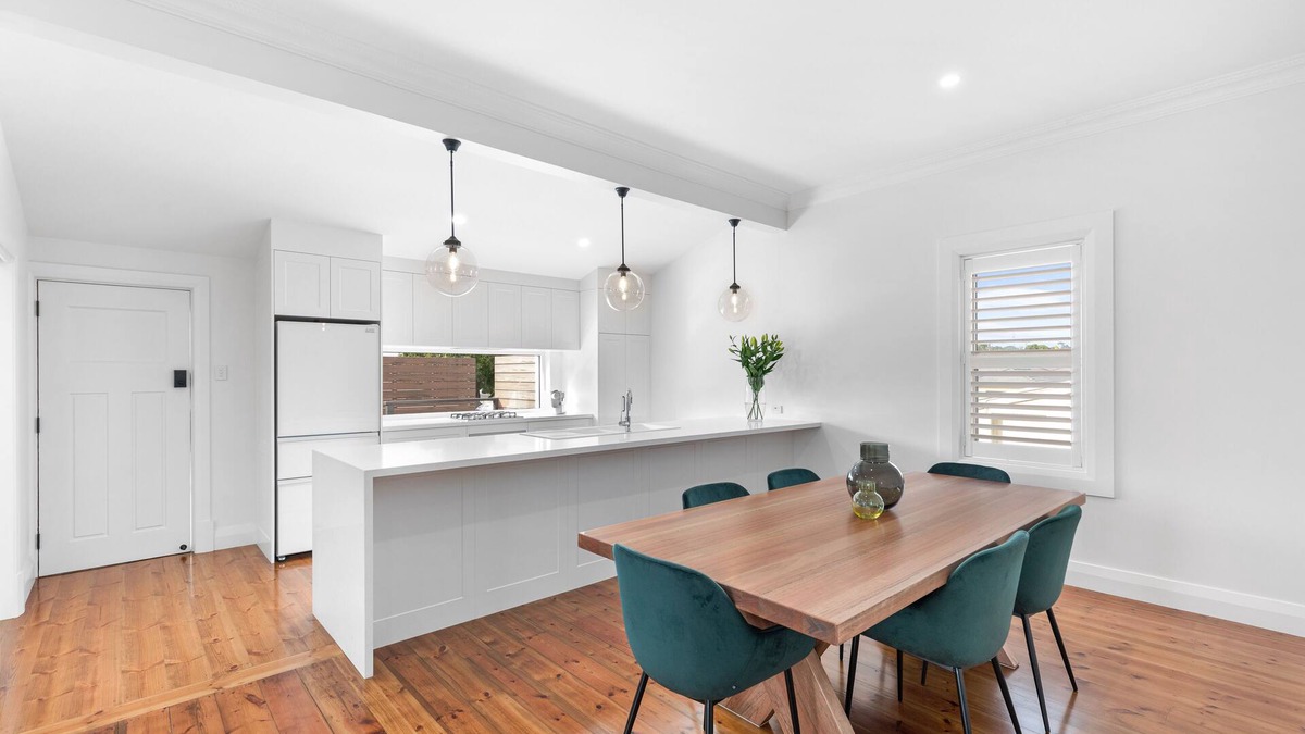 Mount Gambier Cottage | Luxury Cottage Accommodation - Restored/renovated 100 year old cottage