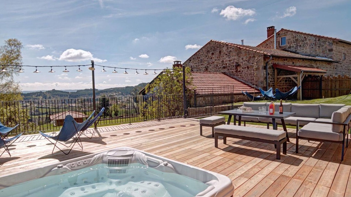 Luriecq Cottage | Luxury cottage for 12 with SPA, pool and Wi-Fi