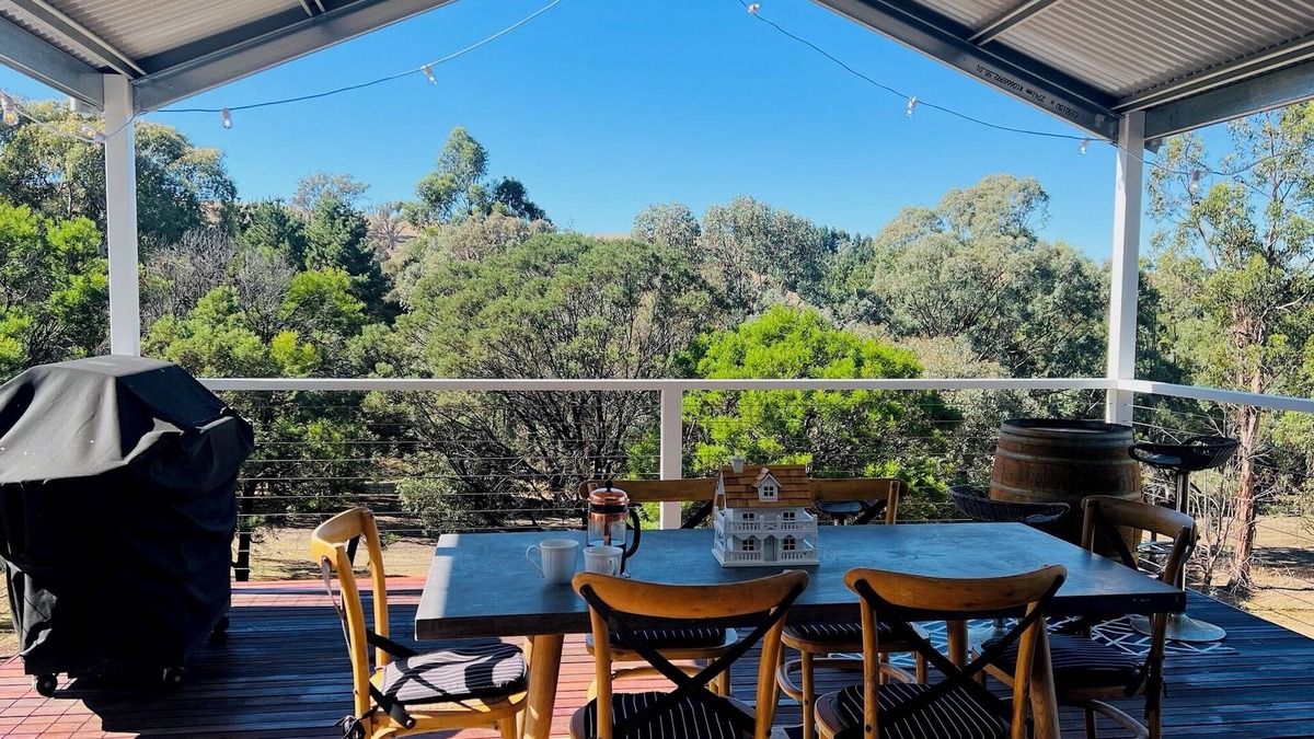 Bonnie Doon House | Luxury cottage located 9mins from Lake Eildon close to Mansfield & Mount Buller.