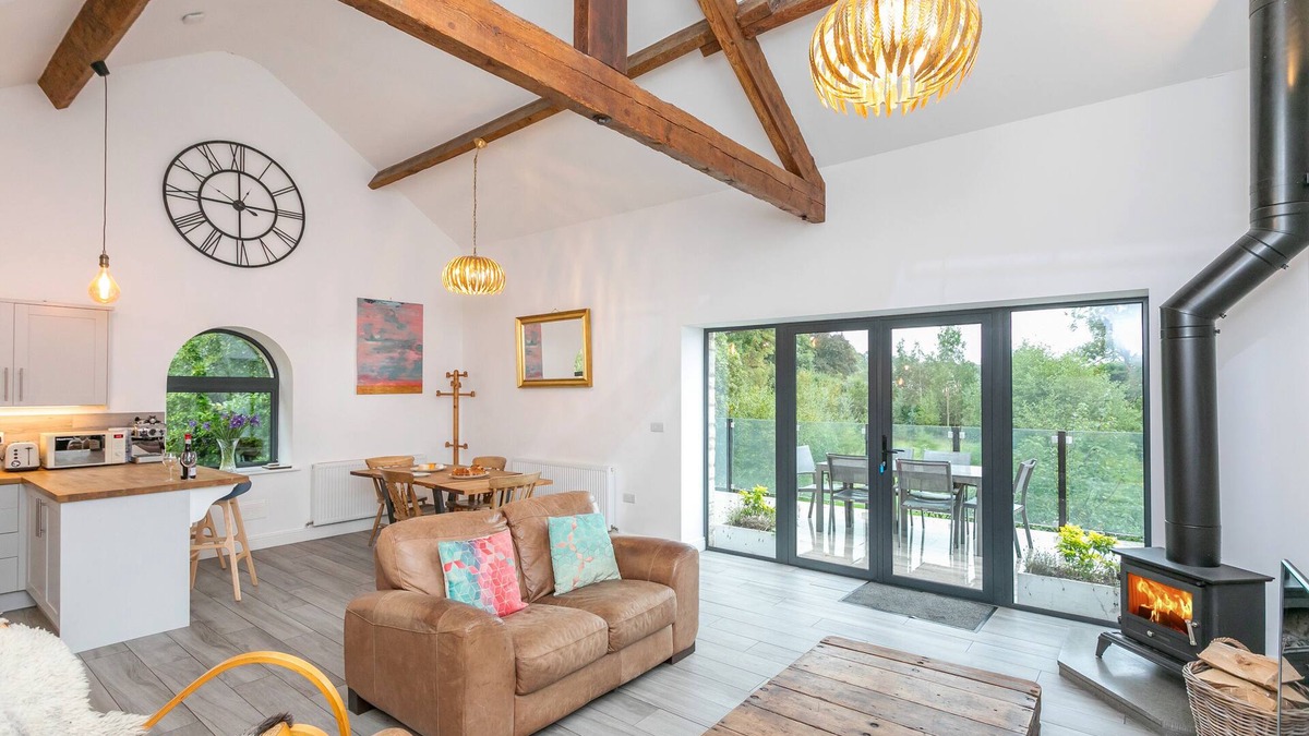 High Bentham Cottage | Luxury cottage - river views, balcony and hot tub