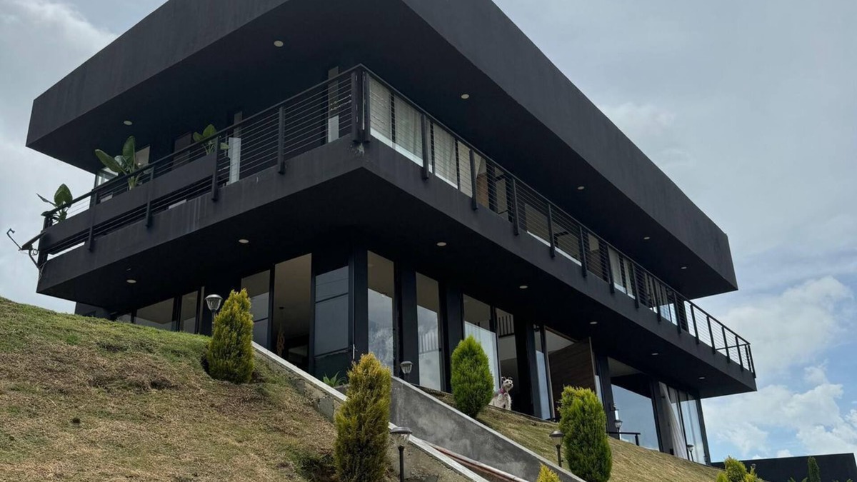 Calima Cottage | Luxury country house facing Lake Calima