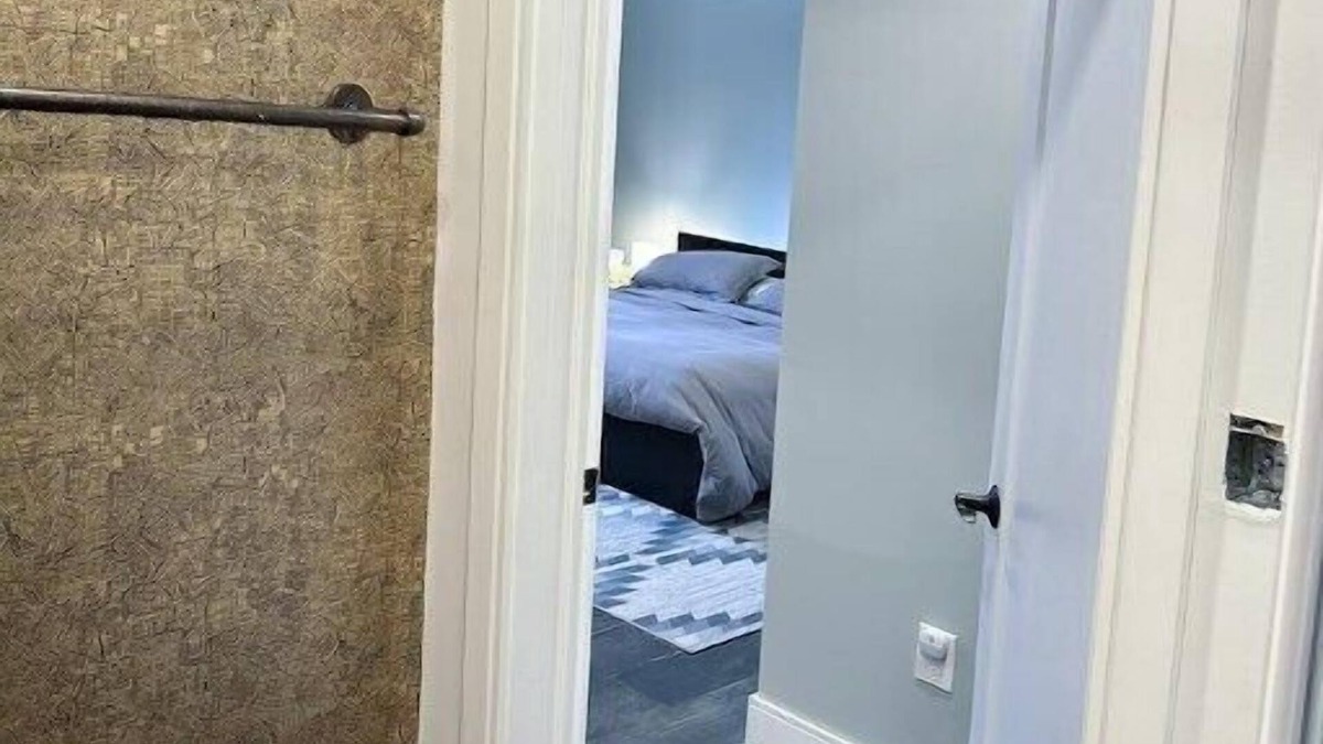 Halton Regional Municipality House | Luxury Country Escape: Suite by the City