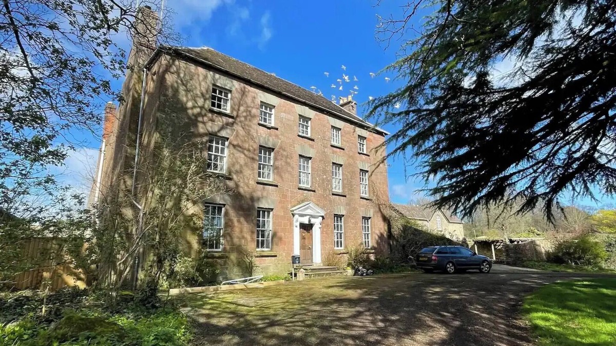 English Bicknor House | Luxury Country Manor in Forest of Dean | Hot Tub, Fire Pit & Sleeps 16+