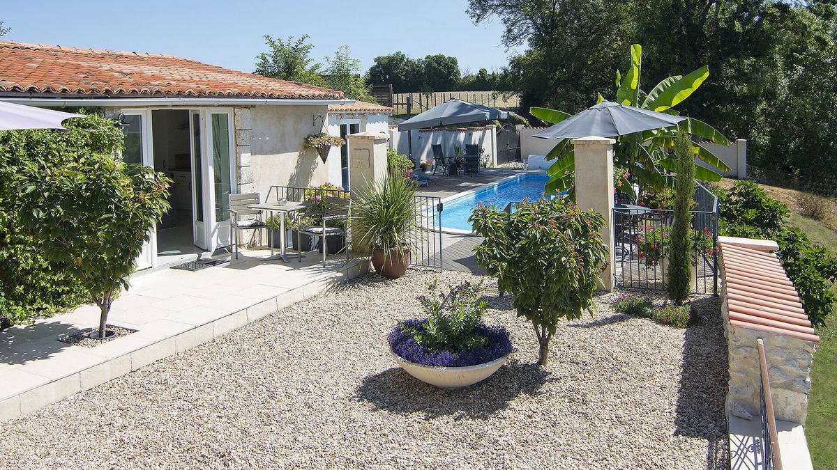 Saint-Severin Cottage | Luxury couples gite near Aubeterre Sur Dronne, South West France