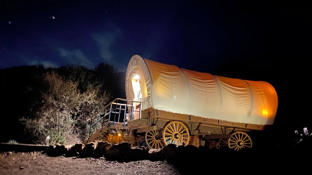 Thousand Oaks House | Luxury Covered Wagon in Santa Monica Mountains close to Malibu w/King Bed
