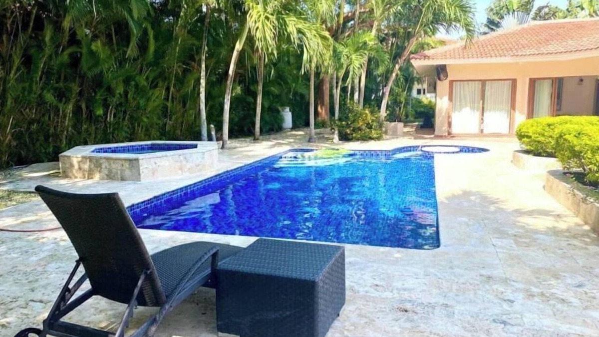 San Pedro de Macoris House | Luxury & Cozy Villa with Jacuzzi at Metro Club