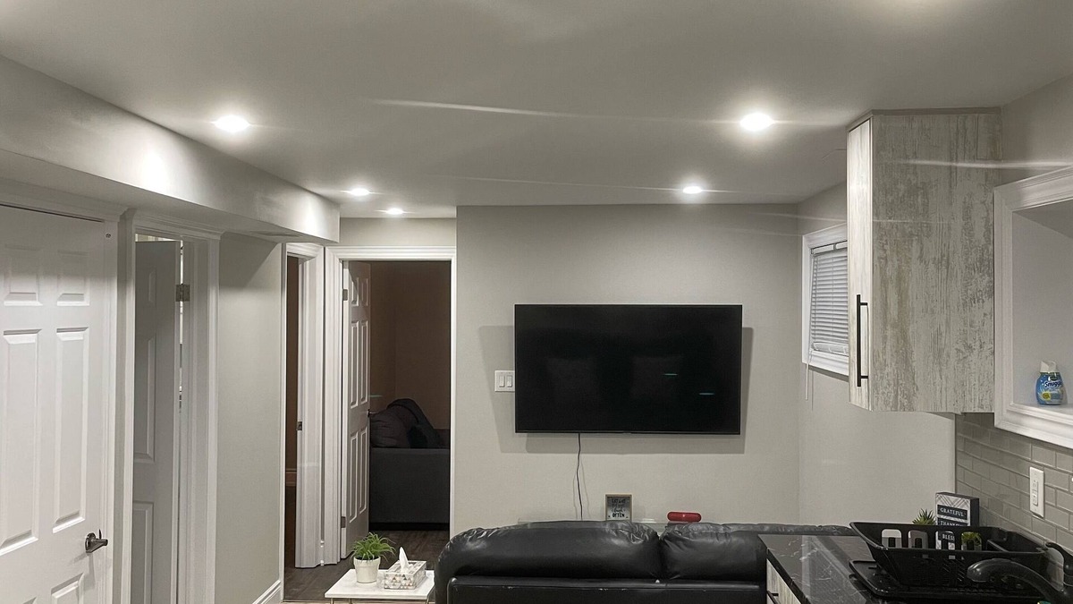 Rosemount House | Luxury & cozy 2 bedroom basement unit with own entrance