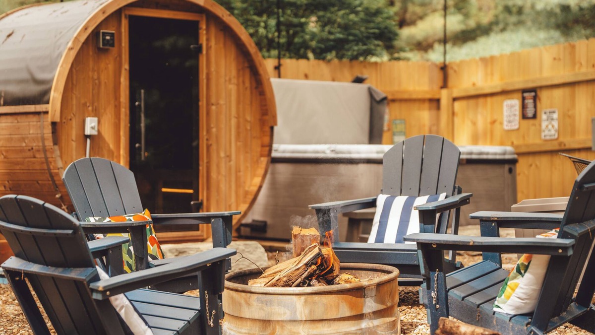 Laurelville Cabin | Luxury Cozy cabin with hot tub/sauna/Wifi/close to rock house in Laurelville