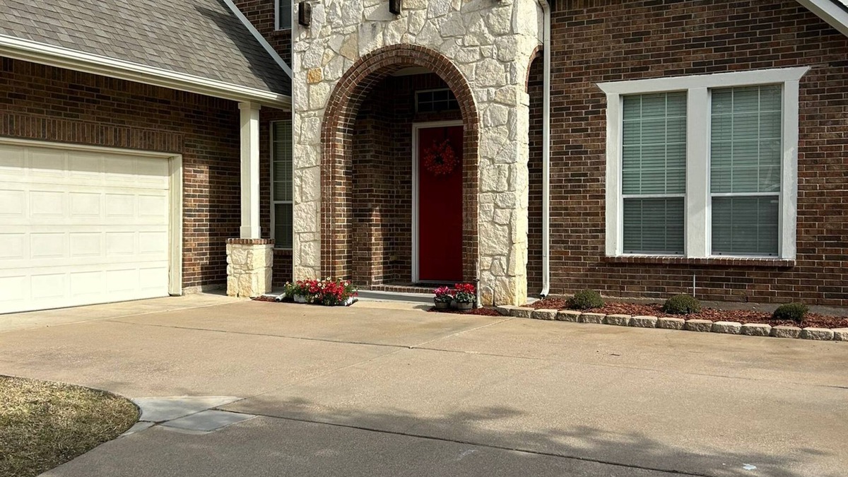 Tarrant County House | Luxury & Cozy Stay: w/Complimentary Massage, Gym, Media, & Game Room