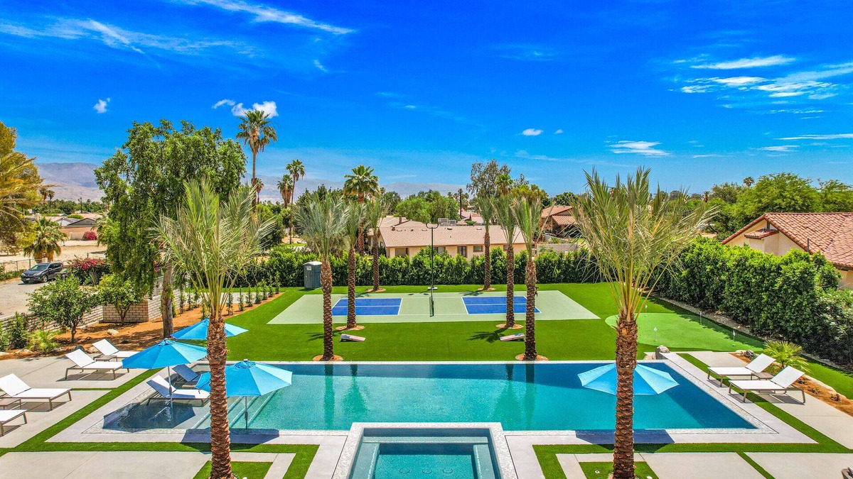 Bermuda Dunes House | Luxury+deals,Cinema,Basketball,Volleyball, Pickleball, Putting Green,Ping Ping