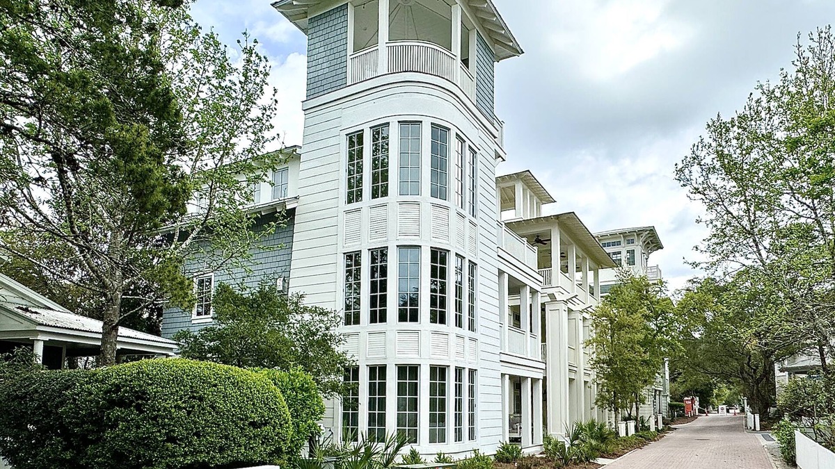 Seaside House | Luxury Designer Seaside Home with Rooftop Views from Tower, + 2 Adult Bikes!