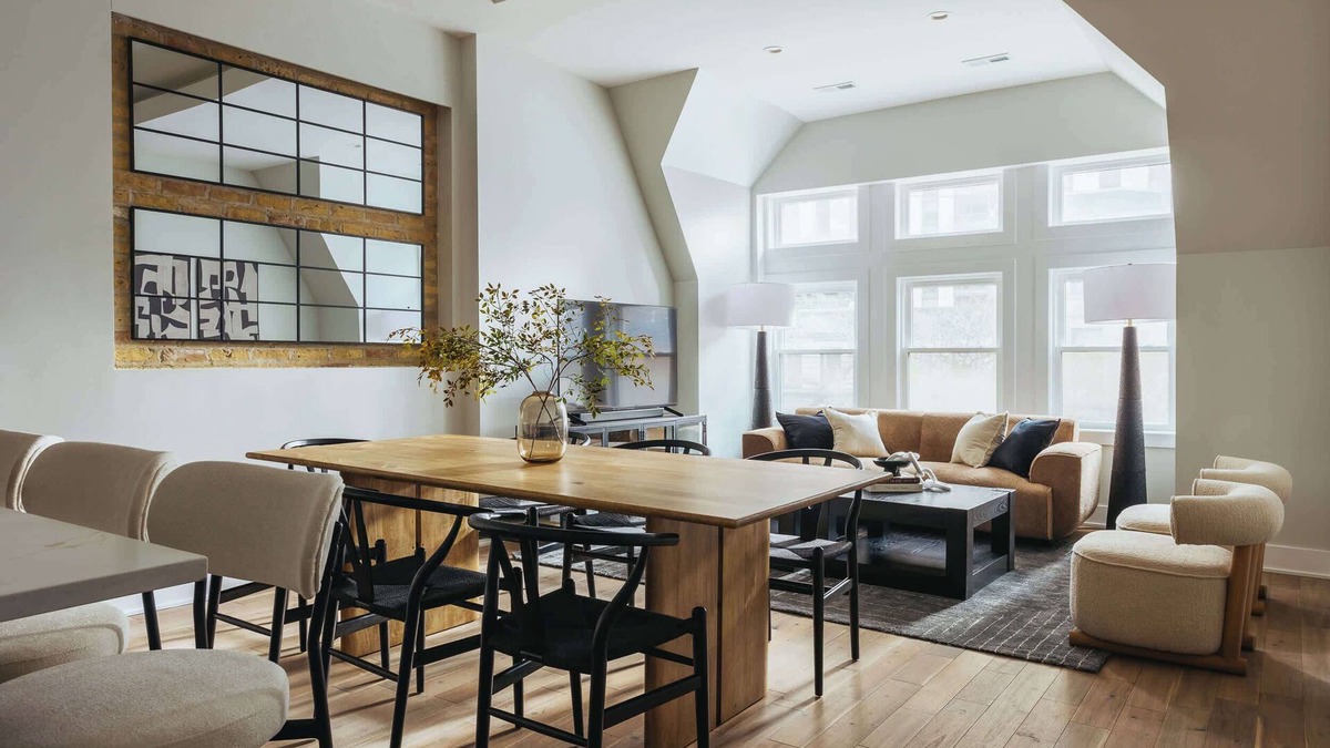 Near North Side Apartment | Luxury Designer Penthouse|Private Deck|Gold Coast