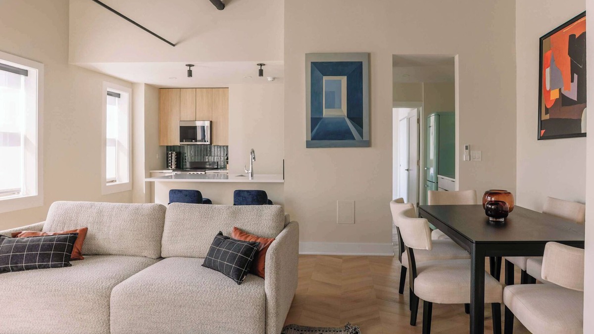 Rush and Division Apartment | Luxury Designer Penthouse | Gold Coast/Old Town