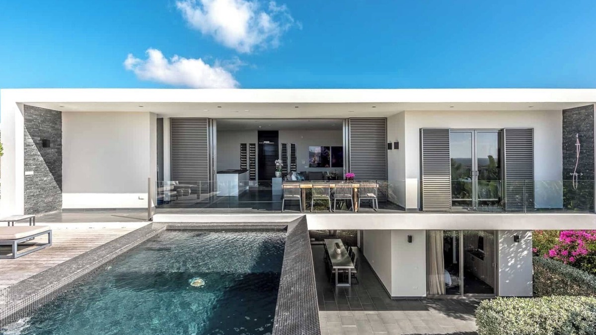 Jan Thiel Villa | Luxury designer villas with private pool, shared gameroom and gym!
