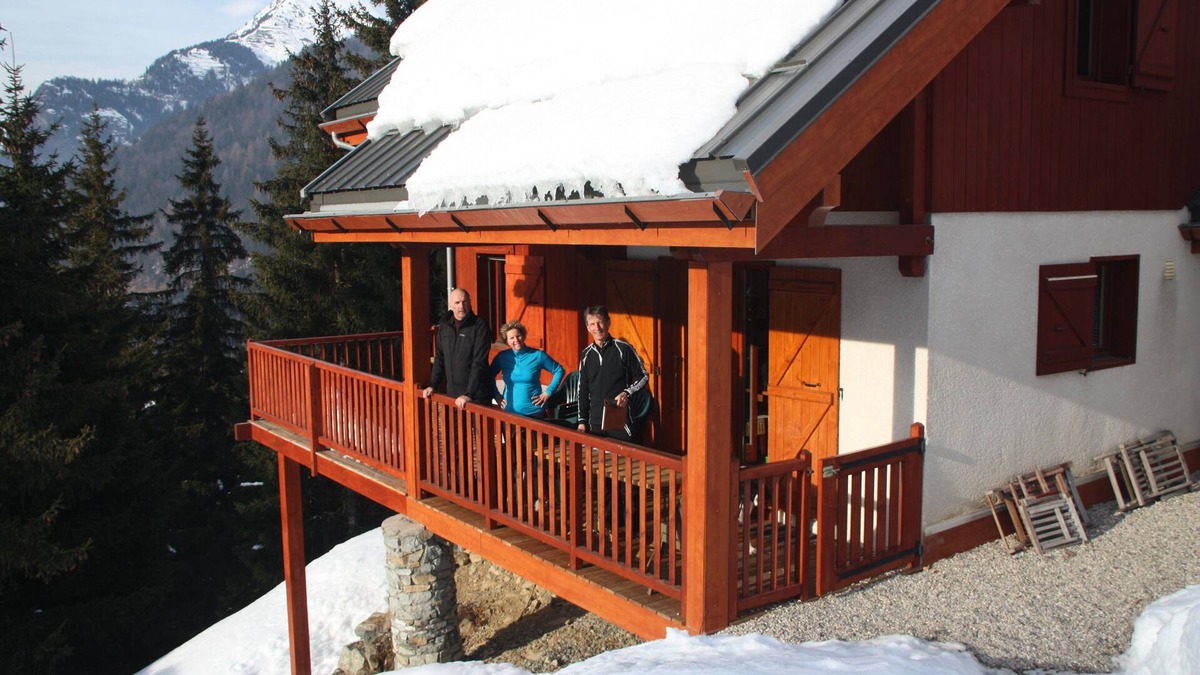 Oz Ski Chalet | Luxury detached 12-person chalet, few steps from the slopes in heart Alpe d'Huez