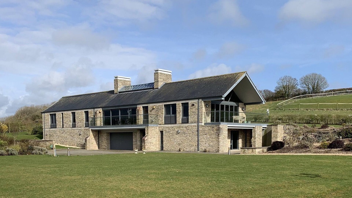 Whitcombe House | Luxury Detached House and Grounds, also benefits from full disabled facilities.